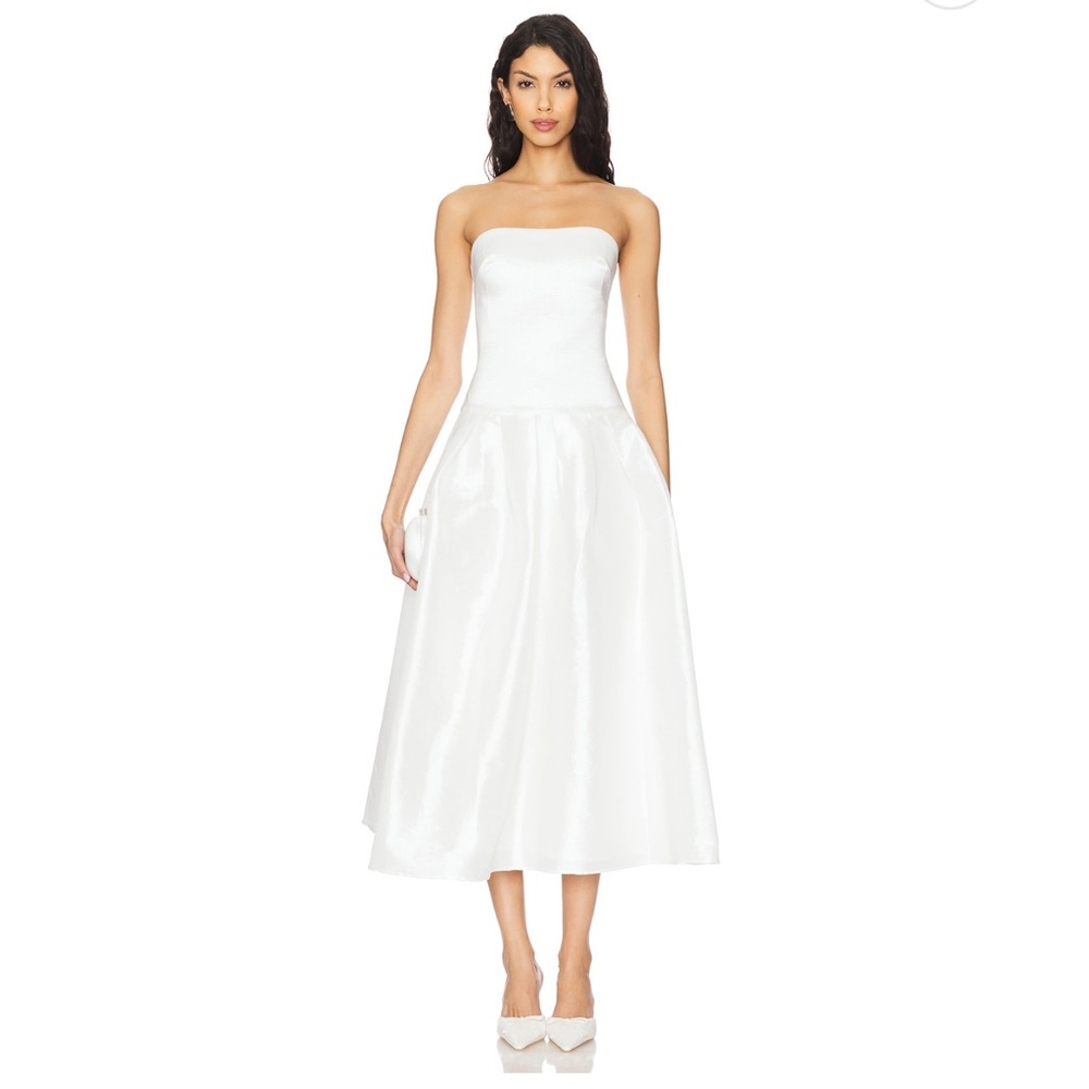 Elegant White Strapless Dress